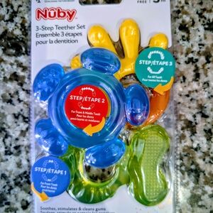 ✨2/$16✨New Nuby 3-step Teether Set